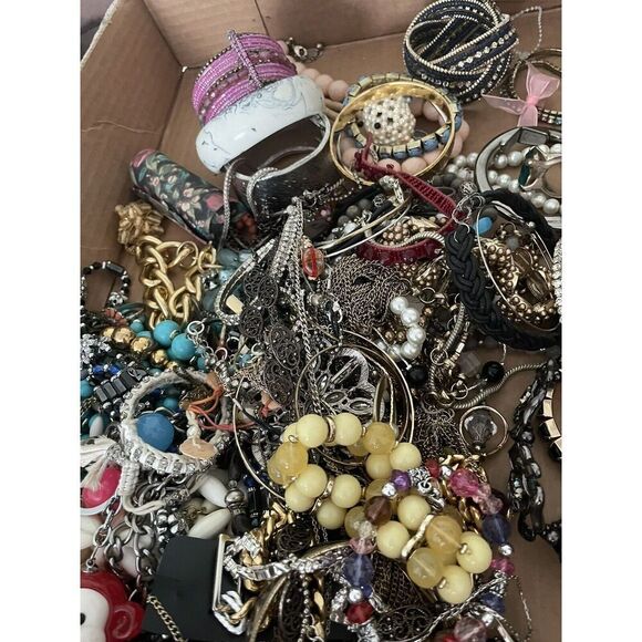 Vintage Jewelry Modern Lot Craft Junk 5 Pounds L1 Most Wearable Or Resellable - Picture 5 of 6